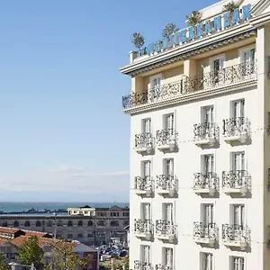 מלון Mediterranean Palace *****